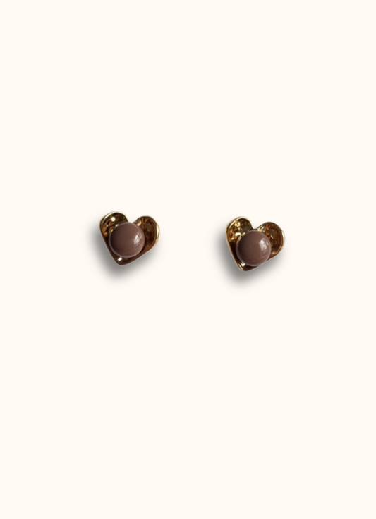 Heart earring with brown stone